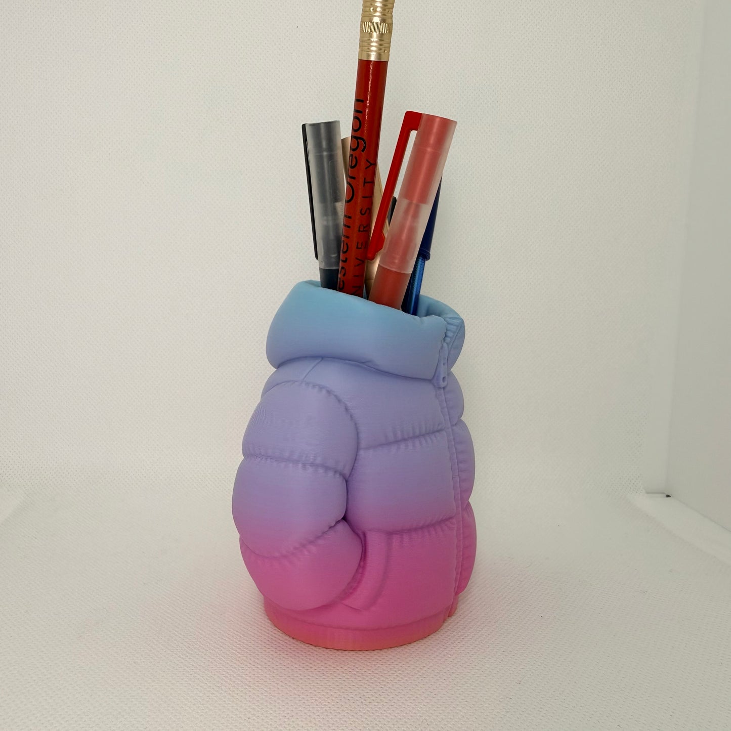 3D Printed Puffer Jacket Pen Holder – Creative Desktop Organizer Made of PLA