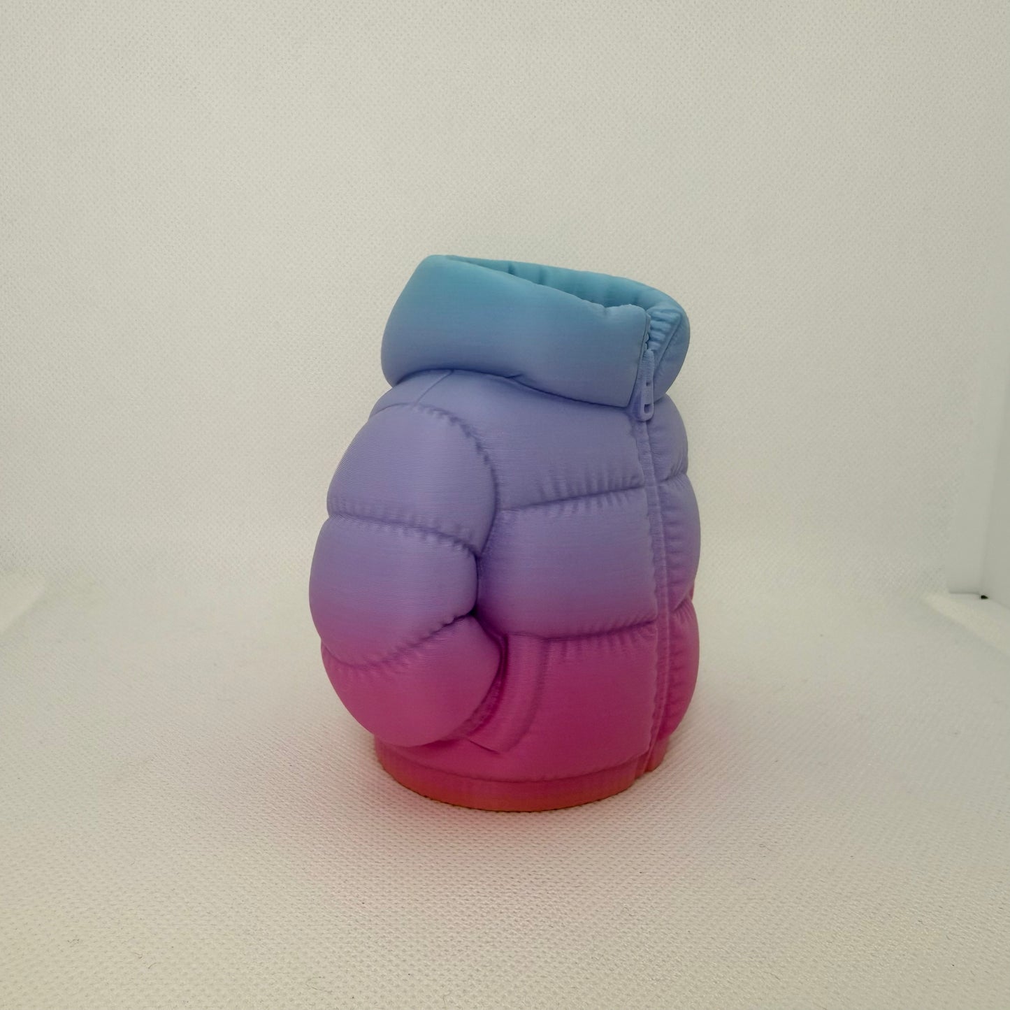 3D Printed Puffer Jacket Pen Holder – Creative Desktop Organizer Made of PLA