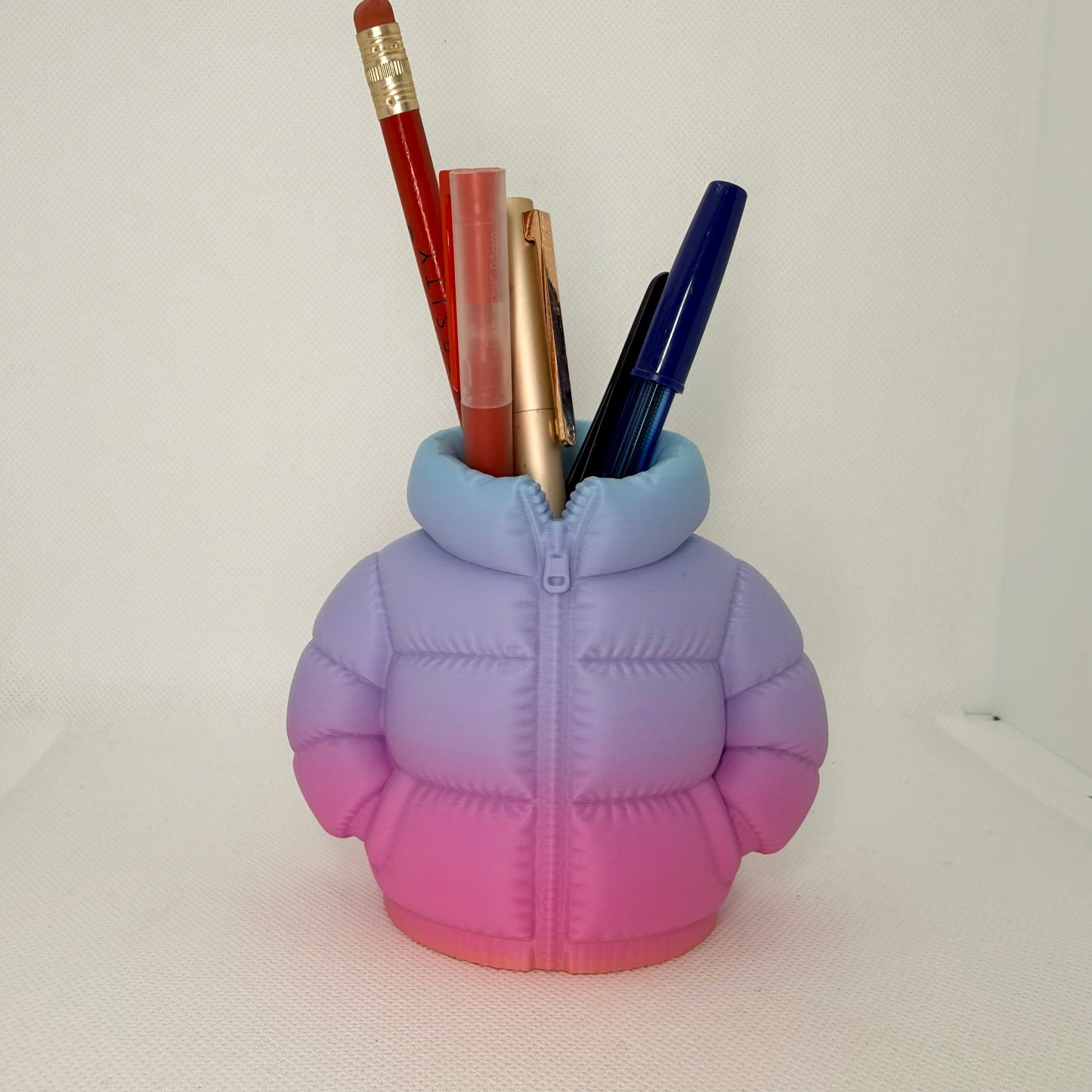 3D Printed Puffer Jacket Pen Holder – Creative Desktop Organizer Made of PLA