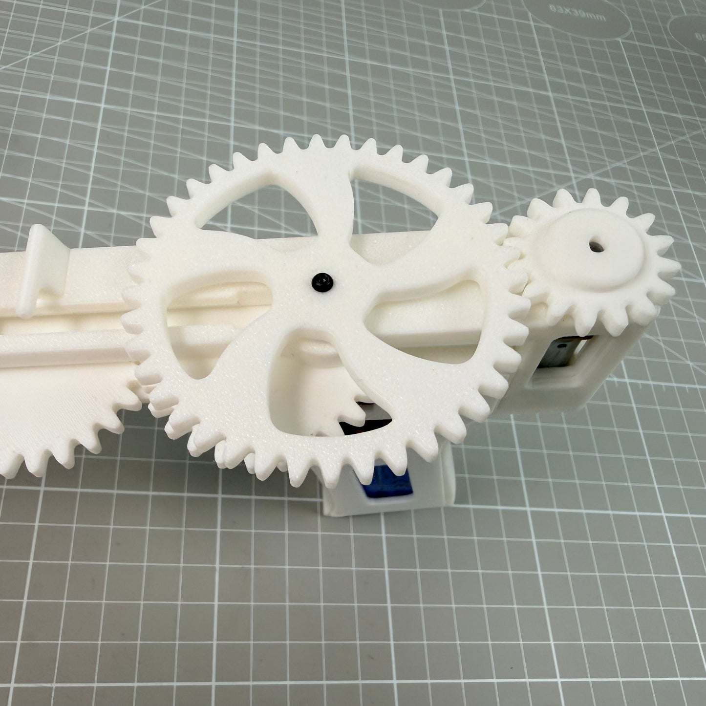 3D Printed Automatic Repeating Crossbow Toy – DIY Gear-Driven Launcher (PLA Material, 21cm)