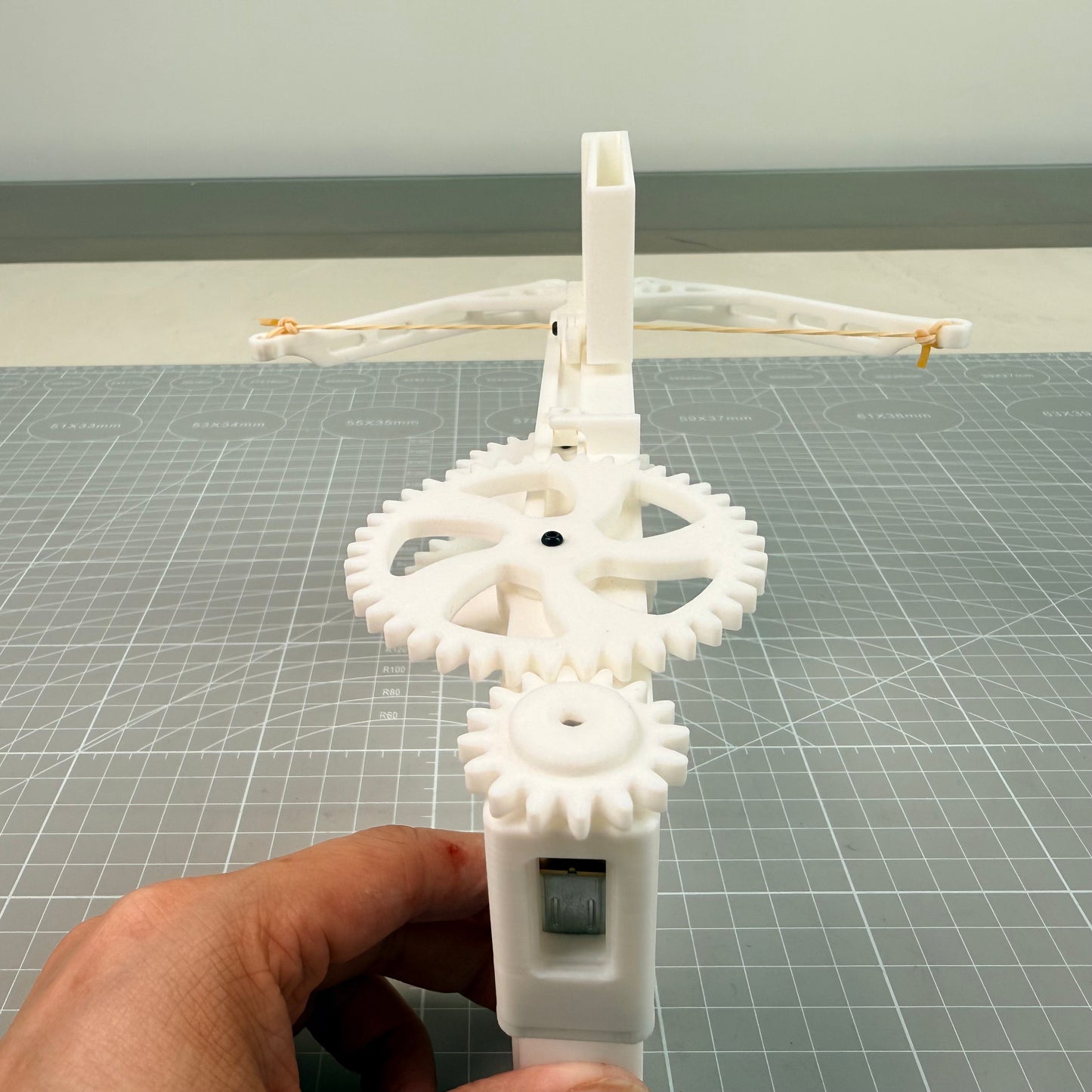 3D Printed Automatic Repeating Crossbow Toy – DIY Gear-Driven Launcher (PLA Material, 21cm)
